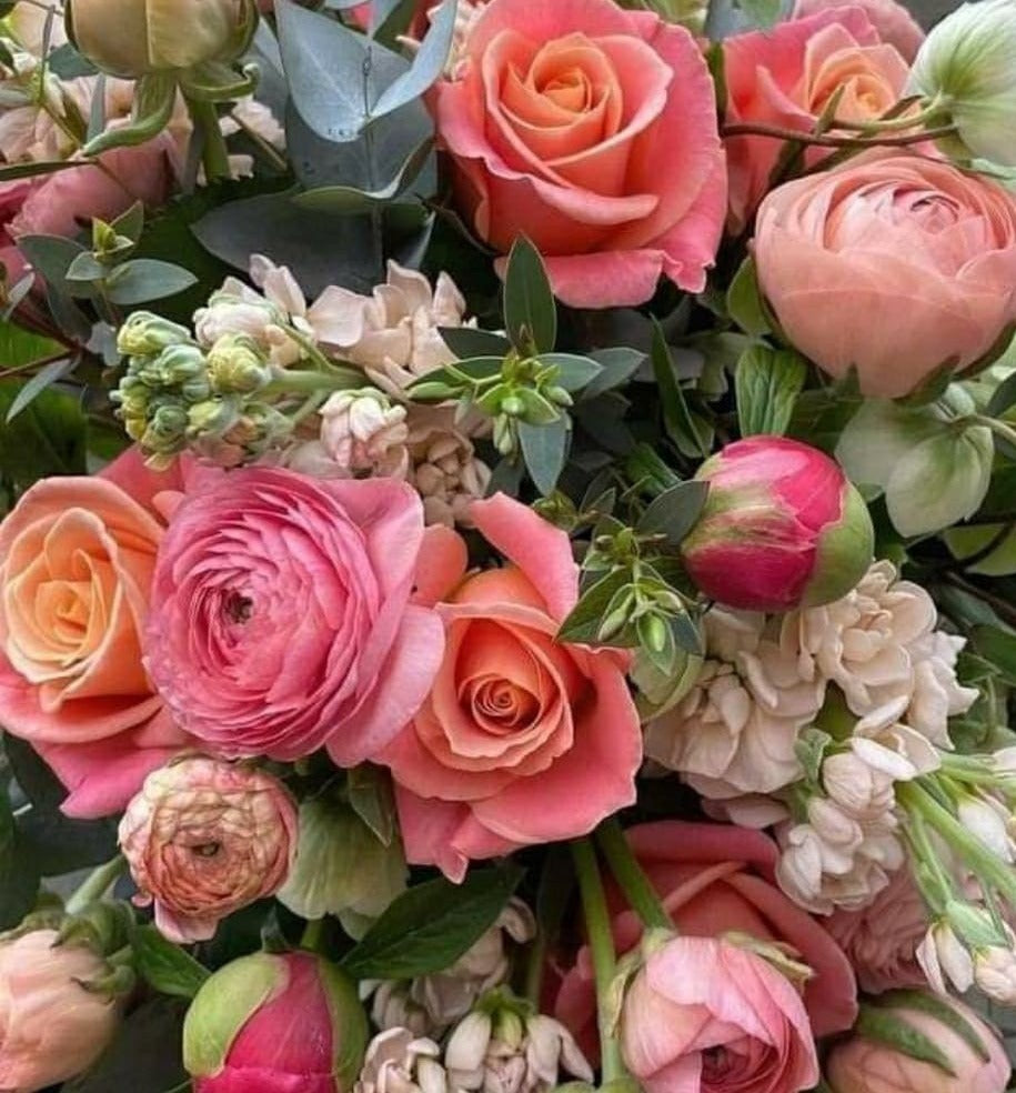 Peach/Apricot/Coral Coloured Hostess Bunch