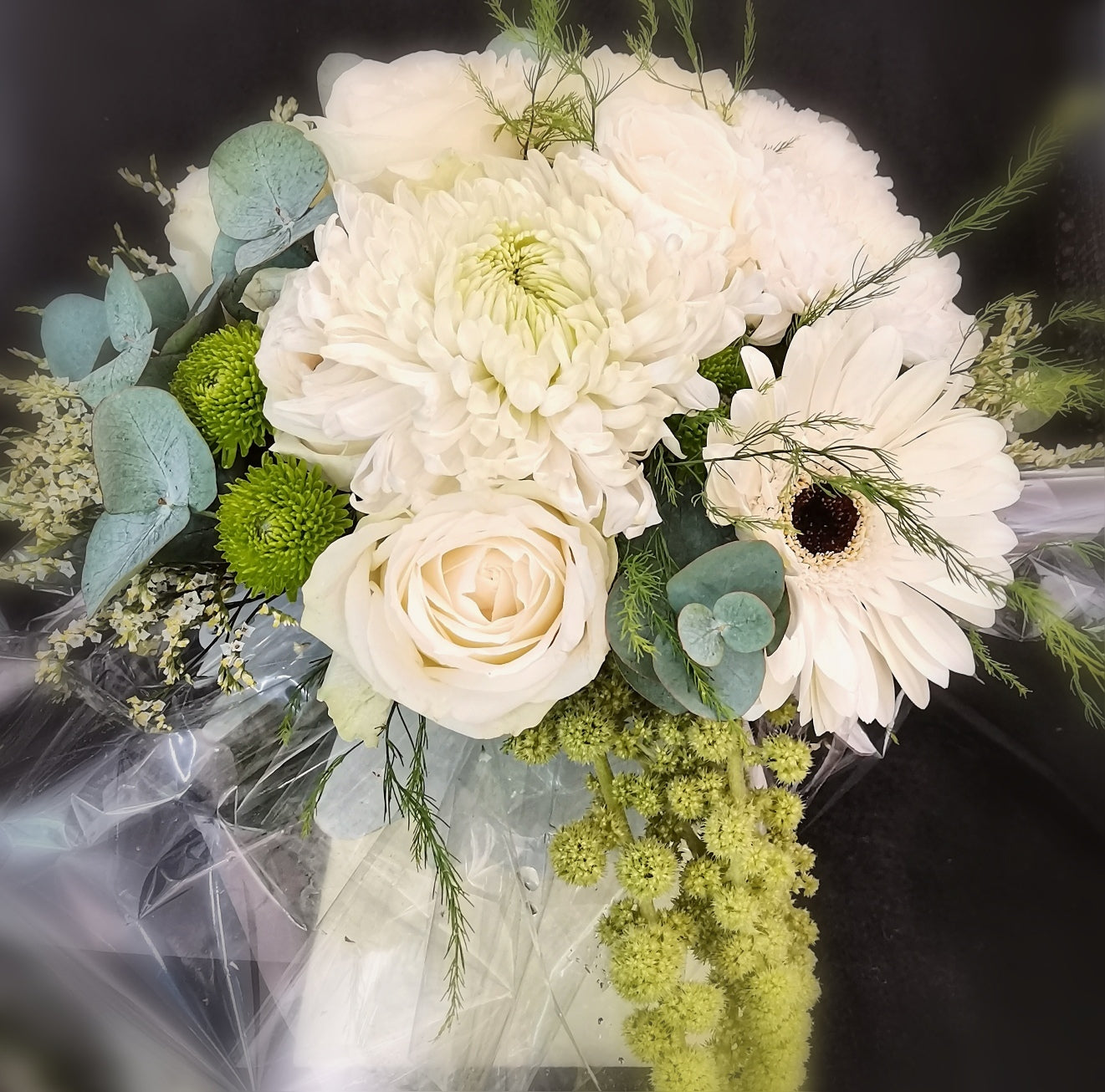 White/Cream Coloured Parisian Posy