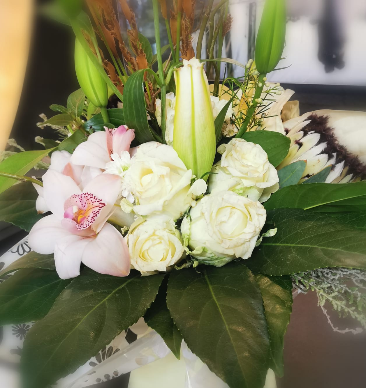 White/Cream Coloured Parisian Posy