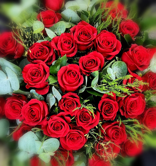 Classic Red/Red Variegated Rose Bunch
